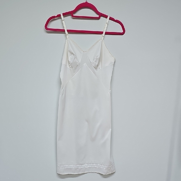 Vanity Fair Vintage Full Slip Dress Size 32, Please READ DESCRIPTION - Picture 1 of 13